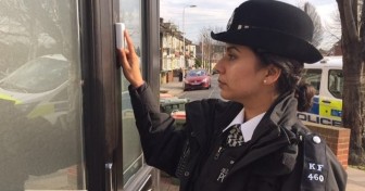 A Police Woman ringing a doorbell